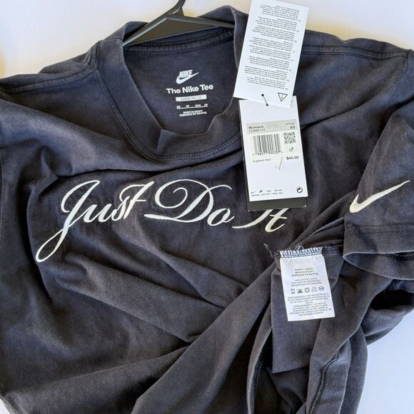 NWT Nike Sportswear Boxy Wash T-shirt in black photon dust Size XS Loose Fit - Picture 2 of 4